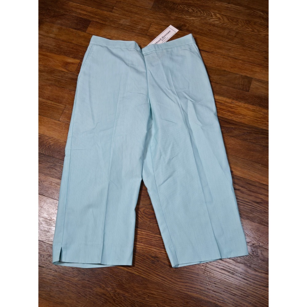 Alfred Dunner Classic Fit Capri Pants Blue White Seersucker Stripe Petite 8P NWT